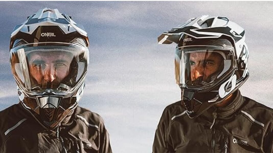 Helmets are a must for safety : हेलमेट पहनने से झड़ रहे हैं बाल? जानिए कारण और बचाव के आसान उपाय