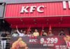 KFC and Nazir Foods : गाजियाबाद में सावन के दौरान KFC-Nazeer पर हंगामा – नॉनवेज परोसने को लेकर 10 के खिलाफ FIR, हिंदू संगठनों ने जताया विरोध #nishaanebaz.com (6)