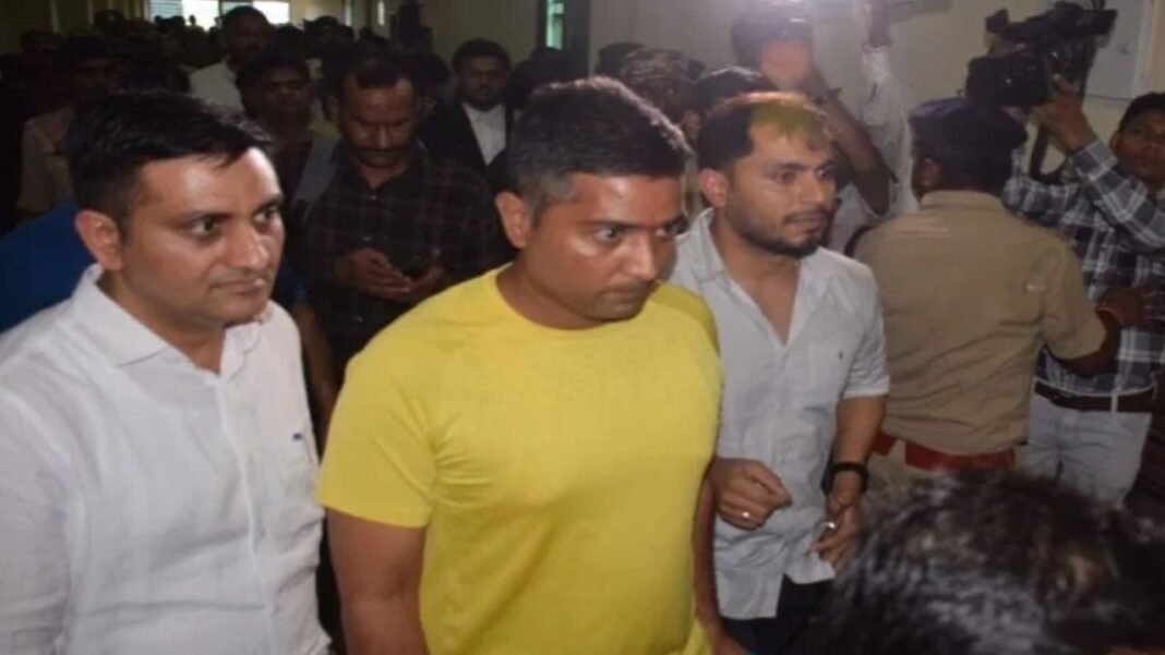 ED Raid : सियासत में सनसनी! शराब घोटाले में चैतन्य बघेल गिरफ्तार, जन्मदिन पर टूटा कानून का कहर