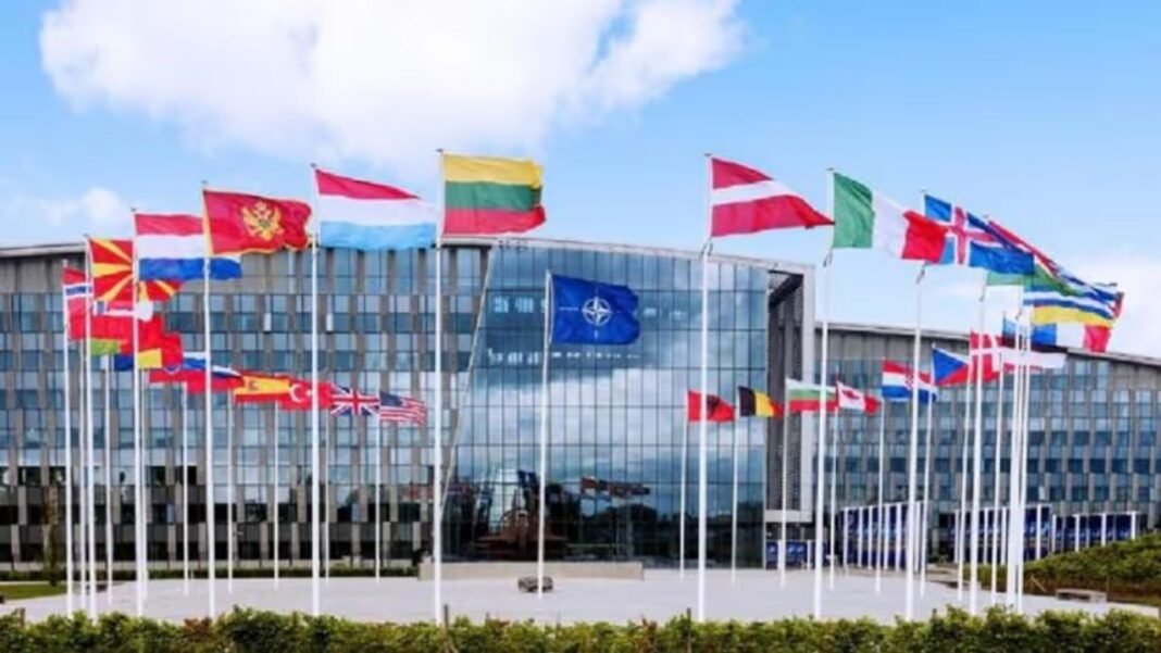 North Atlantic Treaty Organization : यूक्रेन युद्ध पर NATO की आपात बैठक : ट्रंप के हथियार प्लान पर चर्चा, रूस के हमलों के बीच तनाव चरम पर