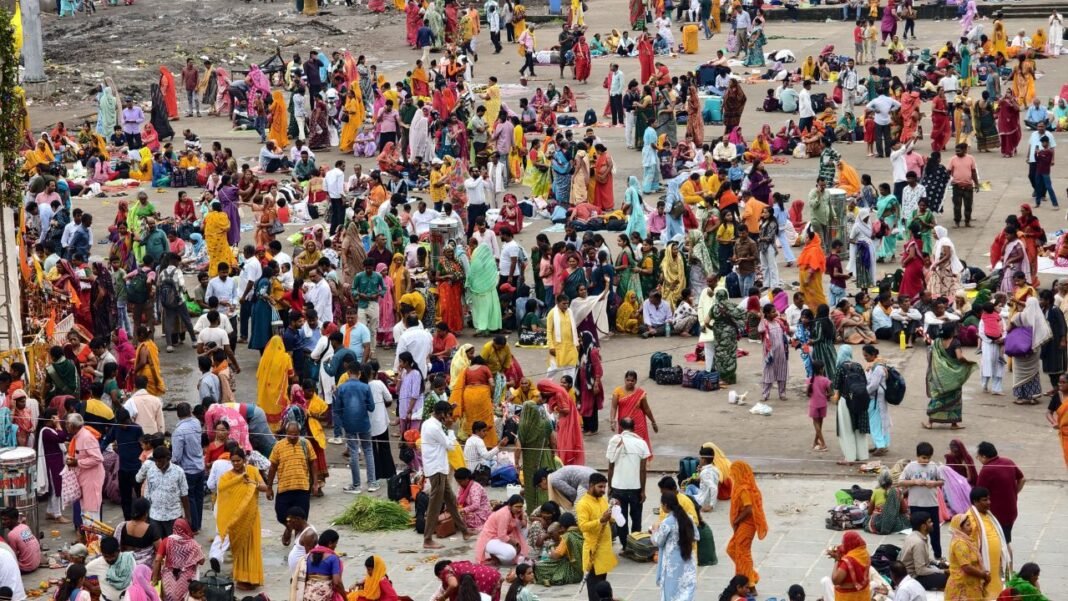 Shiva Mahapuran : कुबेरश्वरधाम में उमड़ा आस्था का सैलाब, प्रदीप मिश्रा बोले – ‘जिसके मन में शिव, उसका जीवन कभी निराश नहीं होता