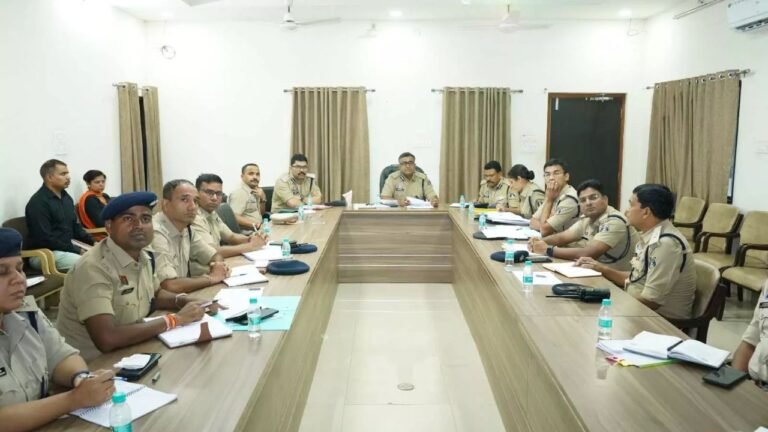 CG Police : IG अमरेश मिश्रा की अपराध समीक्षा बैठक-NDPS, साइबर क्राइम और कानून व्यवस्था पर दिए अहम निर्देश
