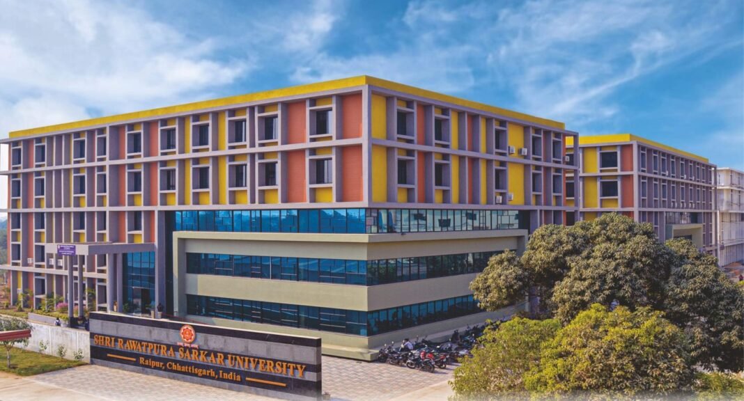 Rawatpura University Controversy : 5,000 पैरामेडिकल छात्रों का भविष्य अधर में, कोर्ट के आदेश के बावजूद नहीं हो रहा रजिस्ट्रेशन!