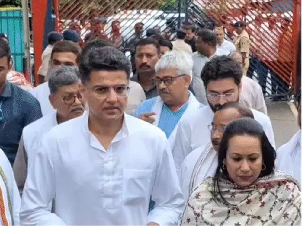 CG Politics : रायपुर जेल में चैतन्य बघेल से मिले सचिन पायलट, BJP ने साधा निशाना