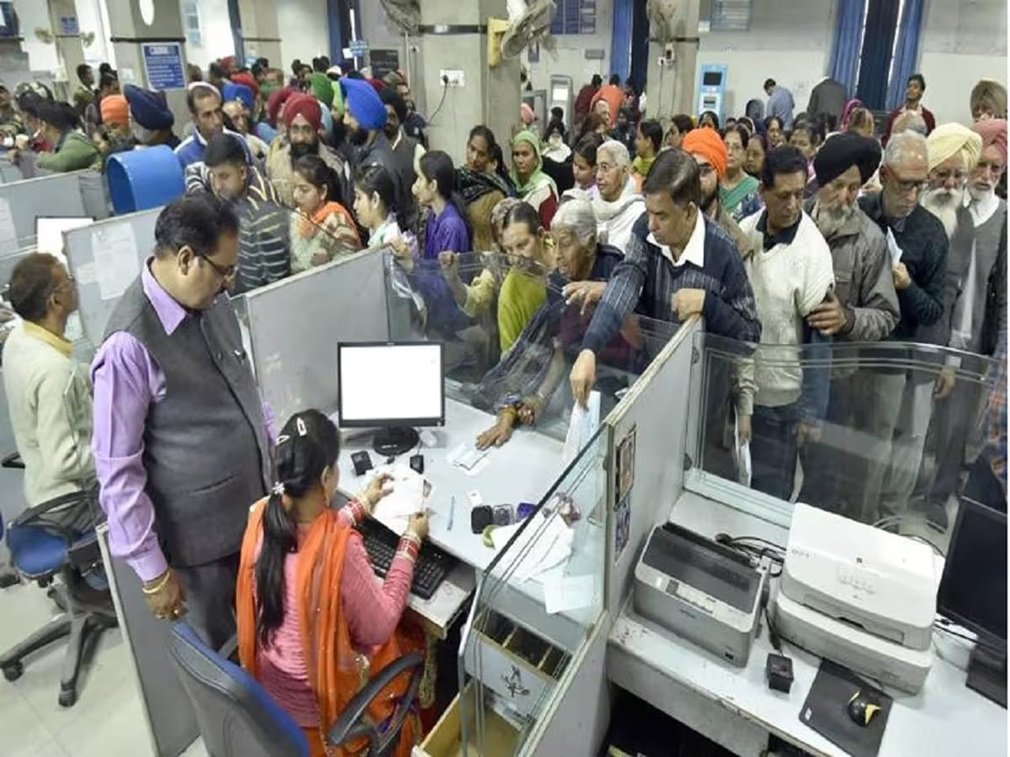 ICICI Bank : अब इस बड़े बैंक का बड़ा झटका – बचत खाते में रखने होंगे ₹25,000, वरना लगेगा जुर्माना