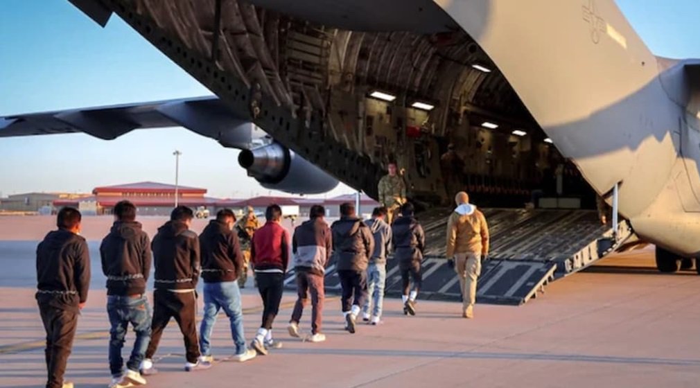 America News : अमेरिका ने सात महीने में 1,700 से ज्यादा भारतीयों को किया डिपोर्ट, पंजाब और हरियाणा के नागरिकों की संख्या सबसे अधिक