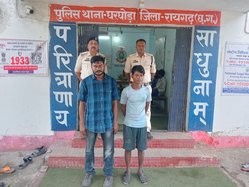 CG NEWS : ढाबा बुलाकर युवक से मारपीट, पुलिस ने निगरानी बदमाश मनोज झरिया और साथी को हथियार सहित किया गिरफ्तार, कार्यवाही कर भेजा जेल