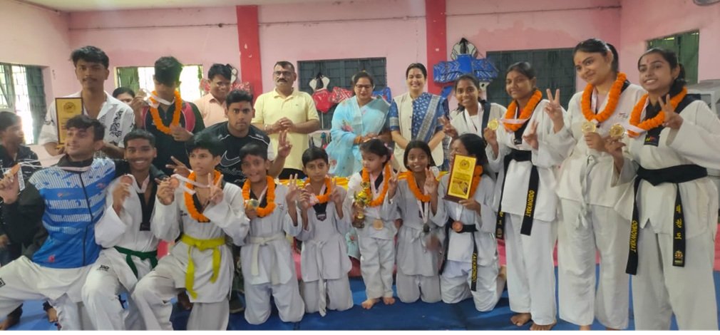 CG NEWS: स्टेट लेवल के डेट ताइक्वांडो प्रतियोगिता में ऋषभ सिंह(रोशन) ने ब्रॉन्ज मेडल अर्जित किए