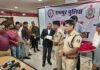 RAIPUR CRIME : रायपुर पुलिस ने 50 लाख के 250 गुमशुदा मोबाइल फोन बरामद कर मालिकों को सौंपे, अन्य राज्यों से भी मिली सफलता RAIPUR CRIME