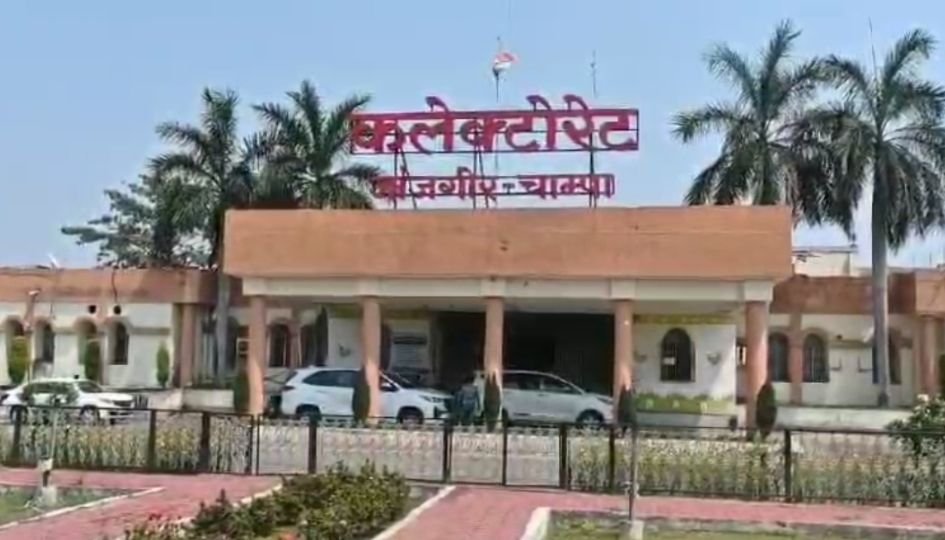 CG NEWS : 142 पटवारियों पर गिरी गाज, कारण बताओ नोटिस जारी…..