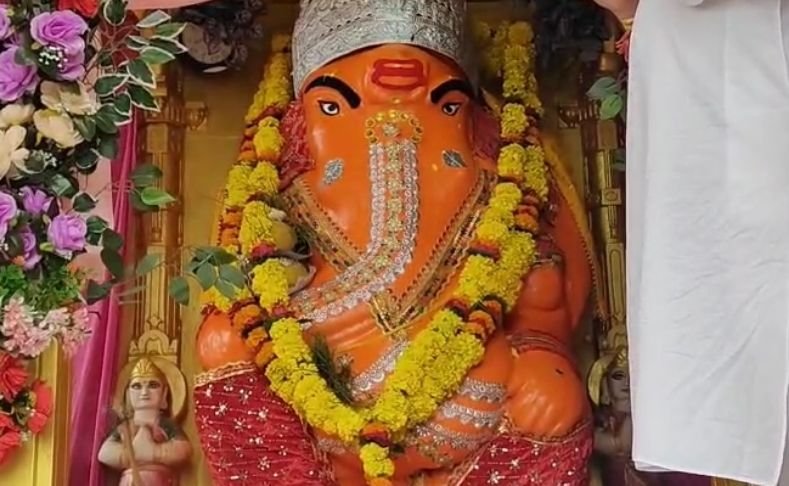 Happy Ganesh Chaturthi : गणेश जी को सवा कुंटल मोदक का भोग, महाआरती में उमड़ा आस्था का सैलाब…