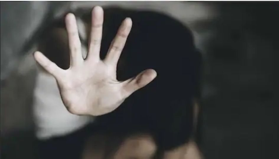 Jashpur Crime News : जंगल में दो दिन तक बंधक बनाकर नाबालिग से हैवानियत….