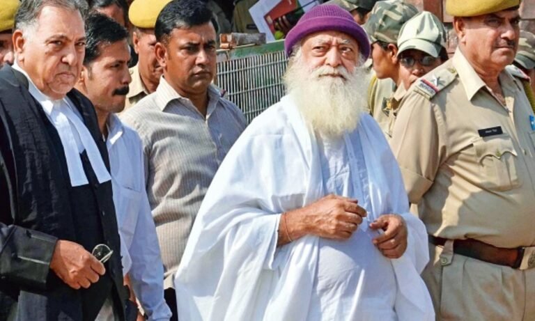 रेप दोषी आसाराम को गुजरात हाईकोर्ट से अंतरिम जमानत, 3 सितंबर तक राहत
