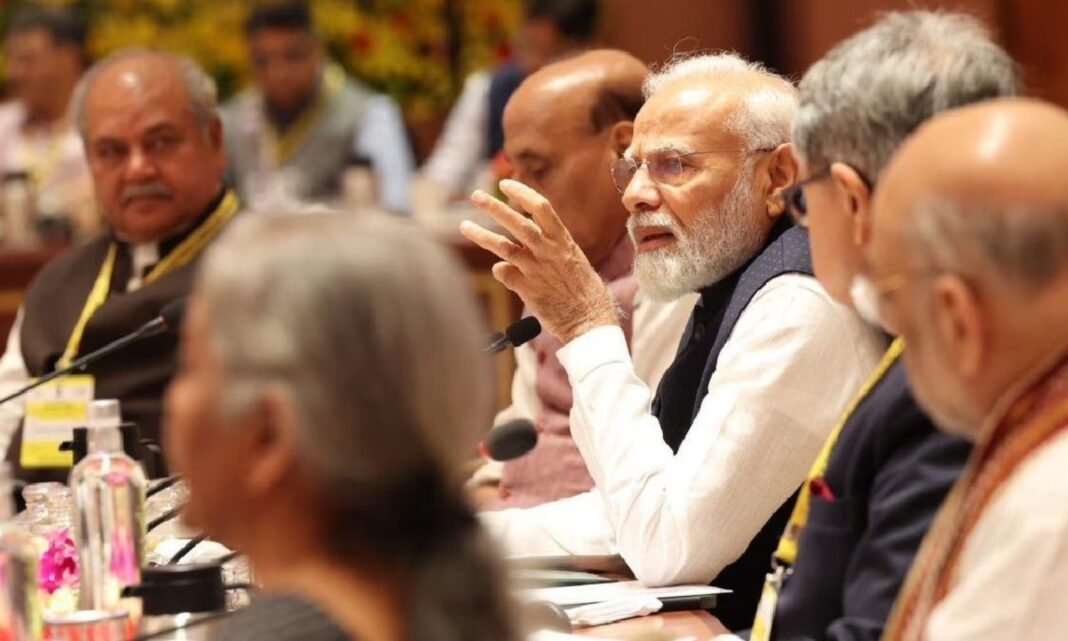 Economy Reviews : अमेरिकी 25% टैरिफ के बीच पीएम मोदी की टॉप इकोनॉमिक बॉडी बैठक, 7 केंद्रीय मंत्री भी मौजूद