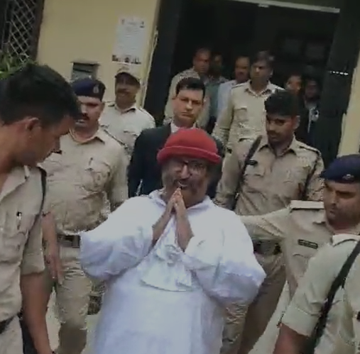 Indore News : फैमिली कोर्ट में पेश हुआ नारायण साईं, तलाक केस में नहीं हो सका बयान, अगली सुनवाई 4 सितंबर को