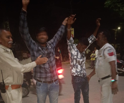 Indore News :इंदौर पुलिस की देर रात कॉम्बिंग गश्त, 1101 बदमाशों की हुई जांच, 533 पर वैधानिक कार्रवाई