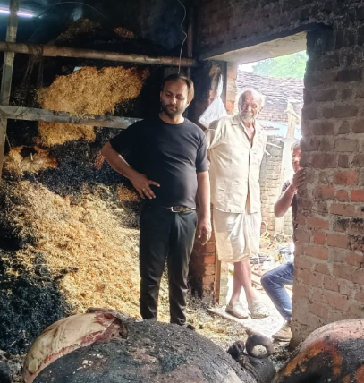 Niwari News : आकाशीय बिजली गिरने से भूसे में लगी आग, पांच मवेशियों की जलकर मौत