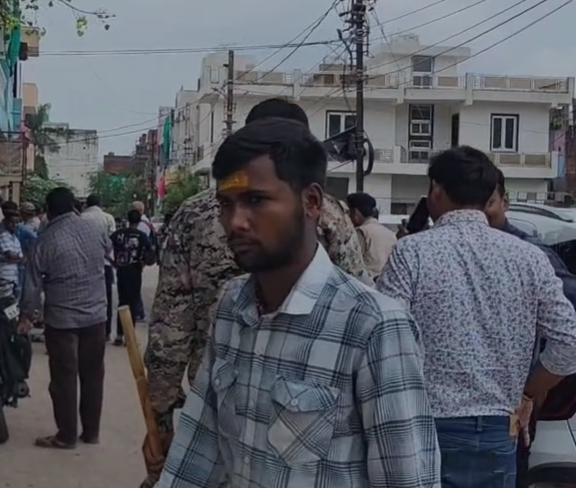 Gwalior Crime : 30 लाख की दिनदहाड़े लूट, शराब कारोबारी के मुनीम से कट्टे की नोक पर लुटेरे ले उड़े रकम