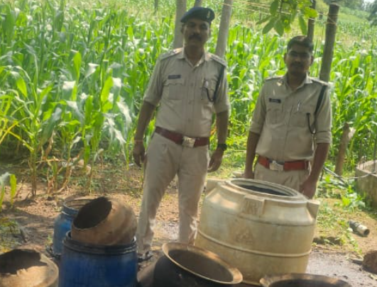 CRIME NEWS: बुरहनपुर जिले में अवैध मदिरा संग्रहण एवं विक्रय के विरुद्ध आबकारी विभाग की बड़ी कार्रवाई