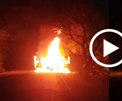 CG News : रक्षाबंधन से लौटते वक्त बीच सड़क धू-धू कर जली कार, परिवार बाल-बाल बचा