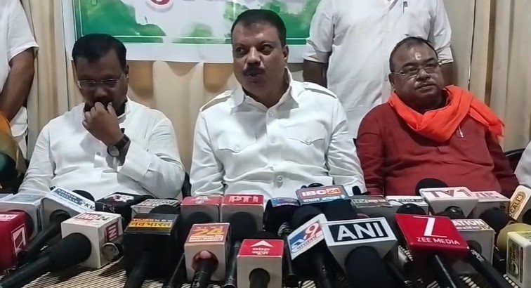 Satyagraha for Justice : रीवा में न्याय सत्याग्रह कार्यक्रम में पहुंचे नेता प्रतिपक्ष उमंग सिंगार, भाजपा सरकार पर जमकर बरसे – लगाए कई आरोप