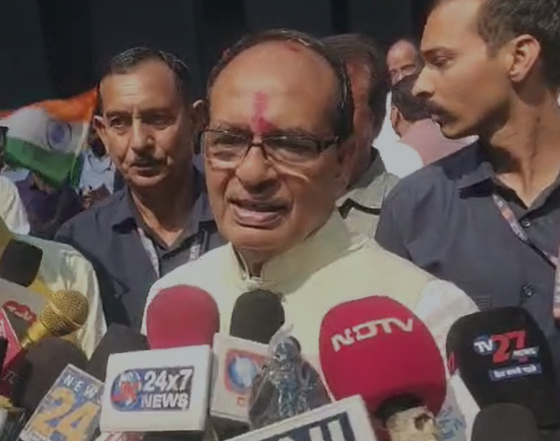 Shivraj Singh Chauhan :विदिशा में शिवराज सिंह चौहान की तिरंगा व स्वदेशी यात्रा, दिया स्थानीय उत्पाद अपनाने का संदेश