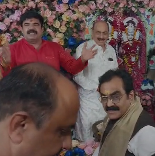 Jabalpur News : जन्माष्टमी की धूम: जबलपुर के सनातन धर्म मंदिर में PWD मंत्री राकेश सिंह ने की पूजा-अर्चना, प्रदेशवासियों को दी शुभकामनाएं