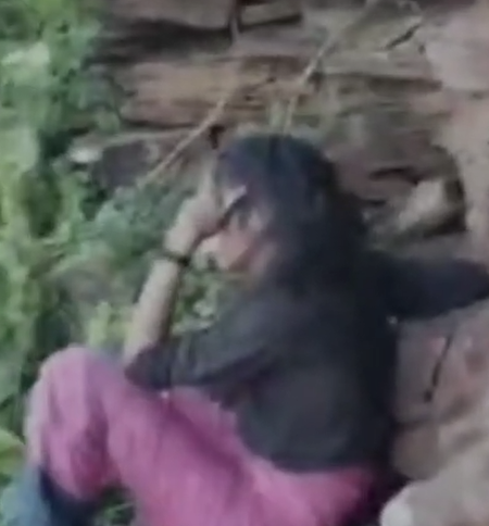 Gwalior News: ग्वालियर किले से युवती ने लगाई छलांग, झाड़ियों में फंसी हालत में रेस्क्यू जारी