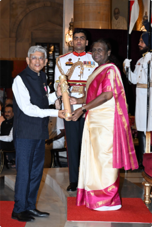 पद्मश्री डॉ. बुधेन्द्र कुमार जैन बने एम्स रायपुर के नए अध्यक्ष, 50 वर्षों के अनुभव के साथ रोगी सेवा को देंगे नई दिशा