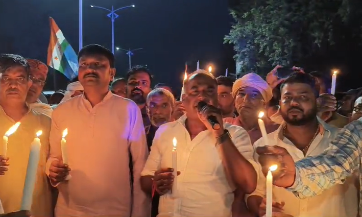 मऊगंज में बन्ना के नेतृत्व में तिरंगा यात्रा और कैंडल मार्च, चुनाव आयोग पर लगाए धांधली के आरोप