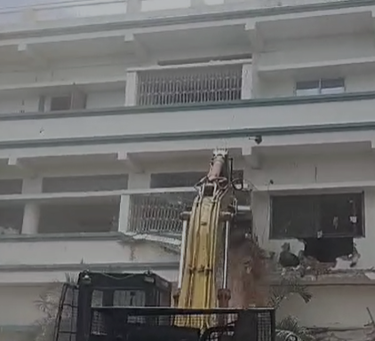 MP BREAKING : ड्रग्सकांड पर बड़ी कार्रवाई, मछली परिवार की आलीशान कोठी पर चला प्रशासन का बुलडोजर, हजारों की संख्या में पुलिस बल तैनात, देखें वीडियो