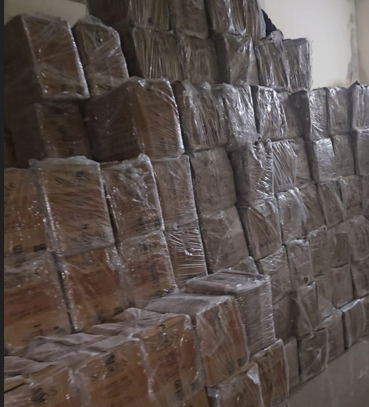 Indore News : पुष्पा स्टाइल तस्करी का भंडाफोड़, सीमेंट की बोरियों के बीच मिली 8 हजार लीटर विदेशी शराब