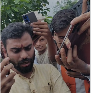 Reva News : करंट की चपेट में आई छात्रा को लेकर प्रिंसिपल ने दिया शर्मनाक बयान, एबीव्हीपी के प्रदर्शन के दौरान डीईओ ने फोन पर संगठन मंत्री से मांगी माफी, वीडियो आया सामने