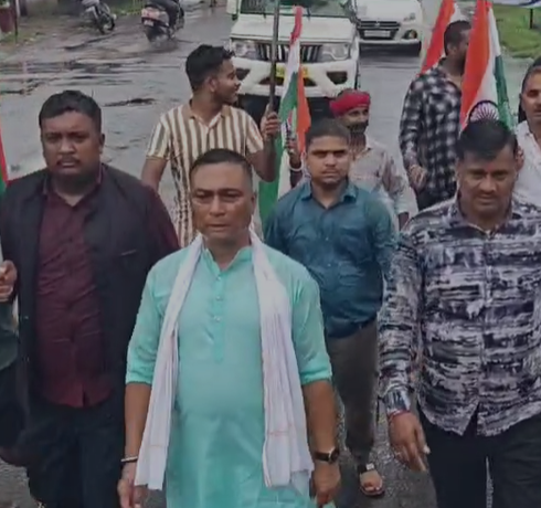 Singrauli News: सिंगरौली में सड़क हादसों के खिलाफ संघर्ष यात्रा, 8 सूत्रीय मांगों का ज्ञापन प्रशासन को सौंपा