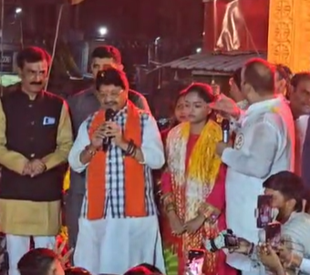 Indore News : हरतालिका तीज पर राजबाड़ा पर दिखा अनोखा नजारा, मंत्री कैलाश विजयवर्गीय ने गाए भजन,झूमी महिलाएं