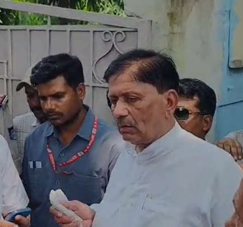 MP NEWS : कलेक्टर बोले– रेत चोरी नहीं होने दूंगा, विधायक ने कहा– सबसे बड़ा चोर तू है, क्या है विवाद की वजह, देखें वीडियो