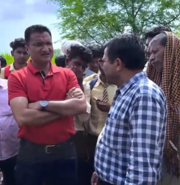 Rajnandgaon News : कांग्रेस नेता तुकाराम चंद्रवंशी का डीईओ फेरूराम पर फूटा गुस्सा, शिक्षा व्यवस्था की बदहाली पर जताई नाराज़गी