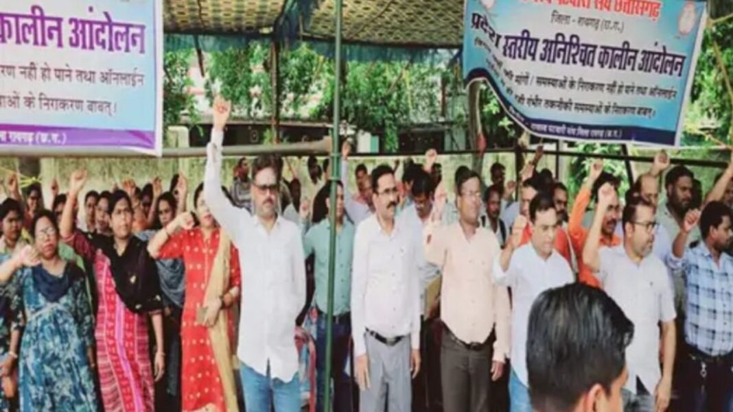 Revenue Patwari Association : पटवारियों का अनिश्चितकालीन आंदोलन : ‘संसाधन नहीं तो काम नहीं’