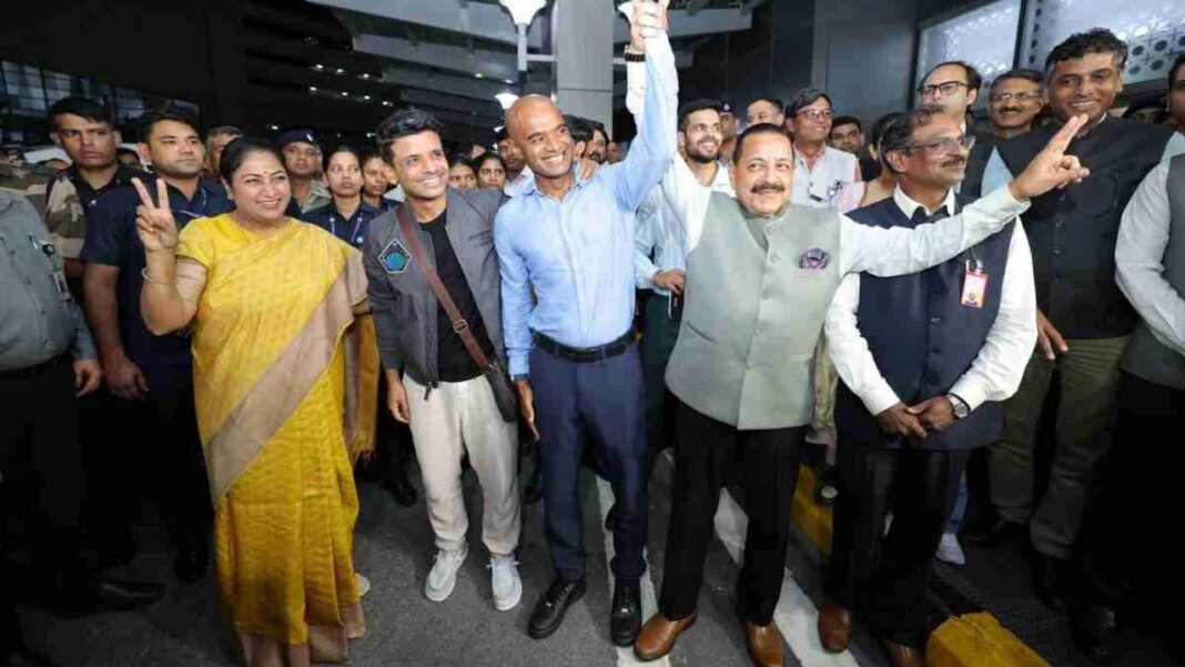 Axiom-4 Mission : अंतरिक्ष यात्री शुभांशु शुक्ला ऐतिहासिक मिशन के बाद भारत लौटे, दिल्ली में हुआ भव्य स्वागत