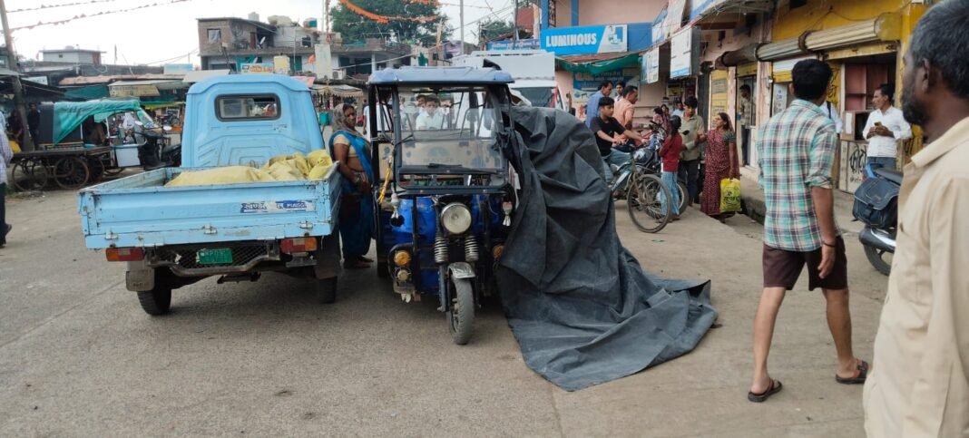 MP News : शाजापुर का शर्मनाक सच: इलाज के अभाव में महिला ने सड़क पर जन्मा बच्चा, अस्पताल बना मूकदर्शक