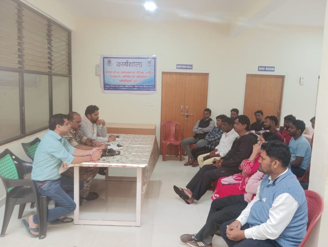 बचेली में गणेश उत्सव को शांति-पूर्ण बनाने के लिए पुलिस और राजस्व अधिकारियों ने ली बैठक