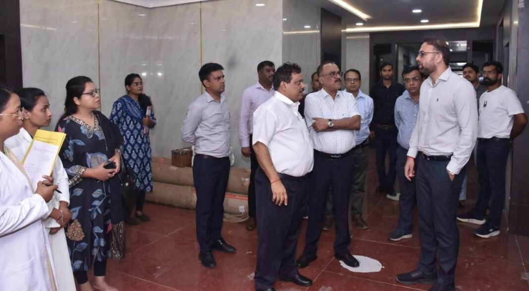 Rajnandgaon news : कलेक्टर ने शासकीय मेडिकल कॉलेज पेण्ड्री में नए सीटी-स्कैन मशीन और रेडियोडायग्नोसिस कक्ष का किया निरीक्षण