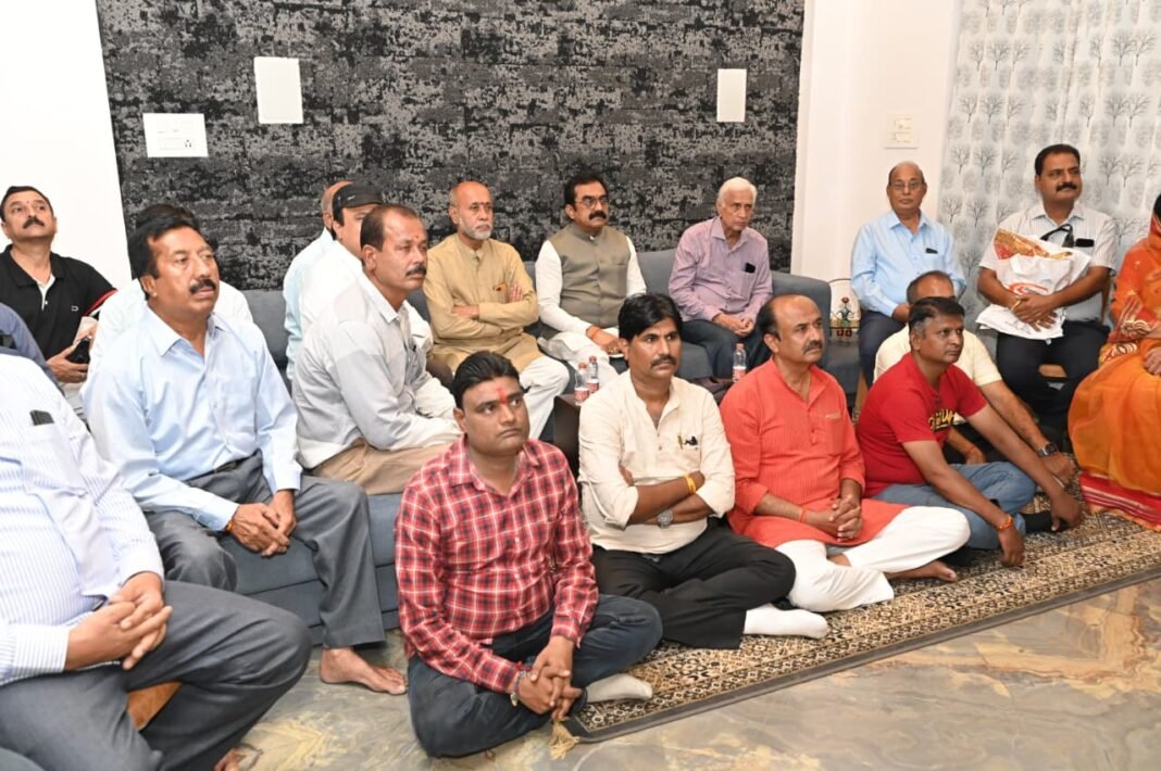 Jabalpur news : प्रधानमंत्री मोदी के ‘मन की बात’ का 125वां एपिसोड, सभी 967 बूथों पर सुना गया कार्यक्रम