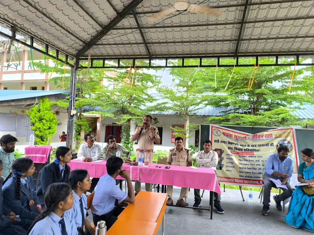 Bacheli News : दंतेवाड़ा में सड़क सुरक्षा पर विकासखंड स्तरीय वाद-विवाद प्रतियोगिता, विजेताओं को पुरस्कृत किया गया