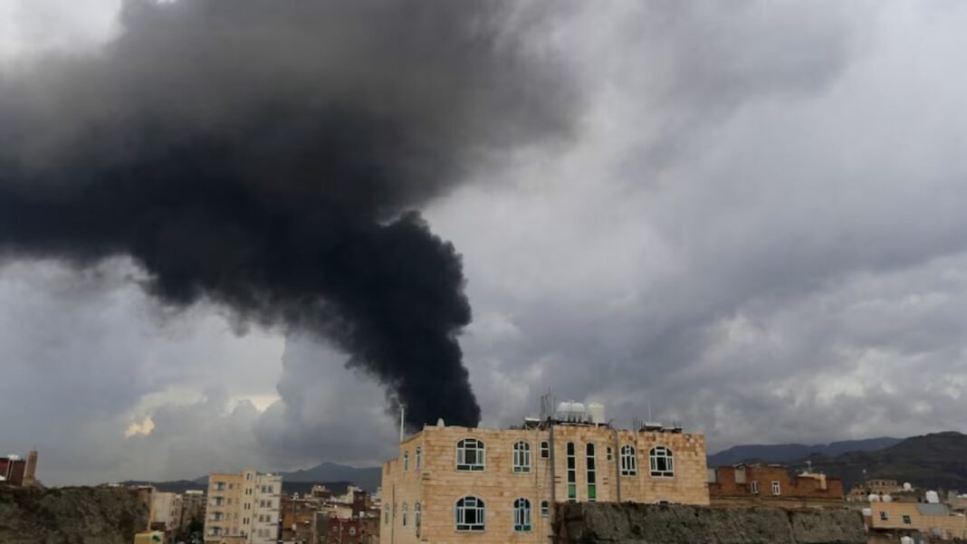 Israel strikes Houthis : सना पर इजरायल का एयर स्ट्राइक, हूती विद्रोहियों के हमलों का जवाब