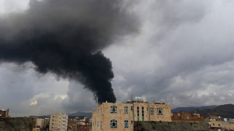 Israel strikes Houthis : सना पर इजरायल का एयर स्ट्राइक, हूती विद्रोहियों के हमलों का जवाब