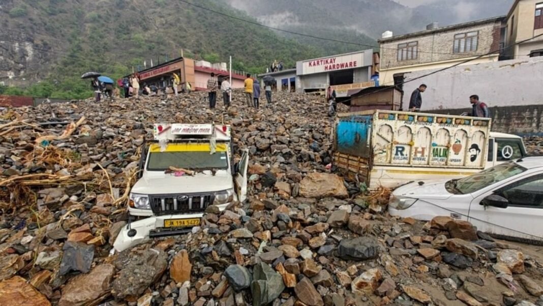 जम्मू-कश्मीर के डोडा में बादल फटने से भारी तबाही, 4 की मौत, कई मकान ढहे