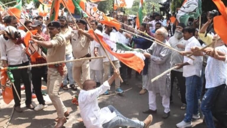 BJP-Congress violent : पटना में राजनीतिक संघर्ष : BJP-Congress कार्यकर्ताओं के बीच हिंसक झड़प, ईंट-पत्थरबाजी और लाठीचार्ज