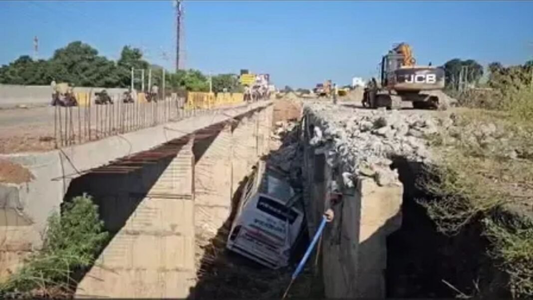 वैष्णो देवी दर्शन : टायर फटने से अनियंत्रित हुई बस, कटरा जाते वक्त मौत बन गई यात्रा