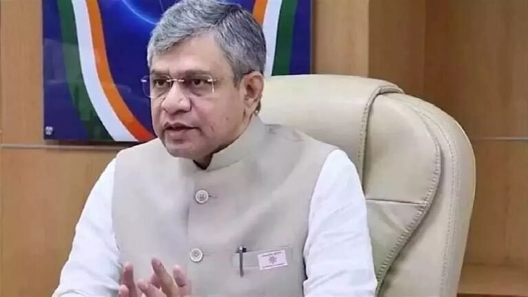 अश्विनी वैष्णव ने किया साफ, रेलवे में हवाई नियम नहीं लागू, फाइन नहीं लगेगा